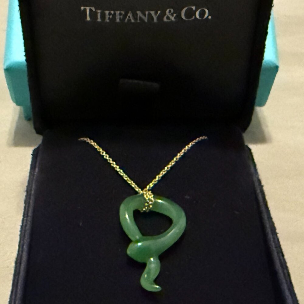 X-Rare TIFFANY & CO. x Elsa Peretti Jade Snake Pendant 18k Necklace